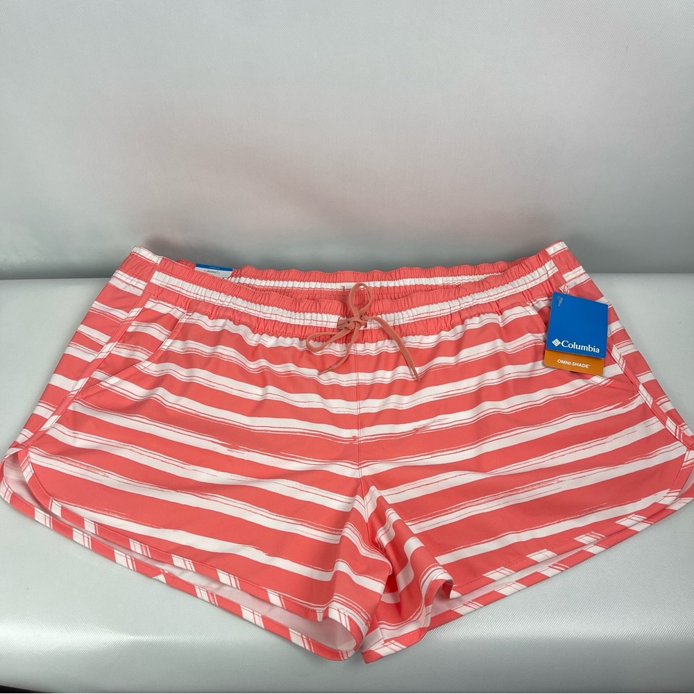 Womens Columbia Omni‎ Shade short XXL. NWT